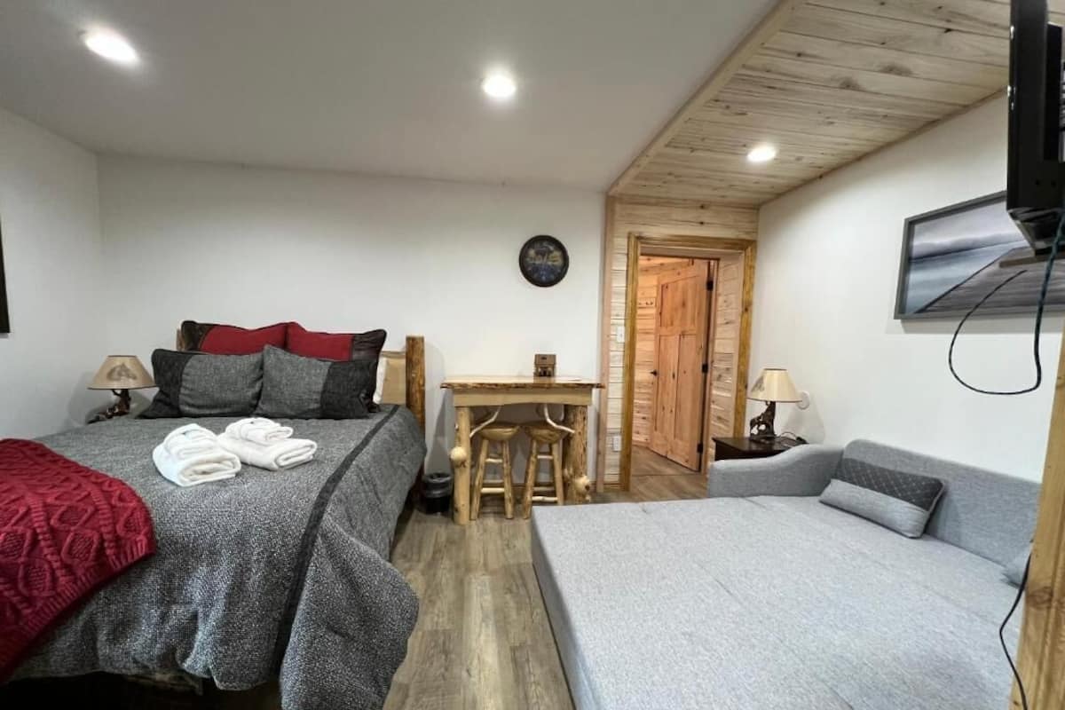 Suite Mewah, patio | Setrika/meja setrika dan Wi-Fi gratis