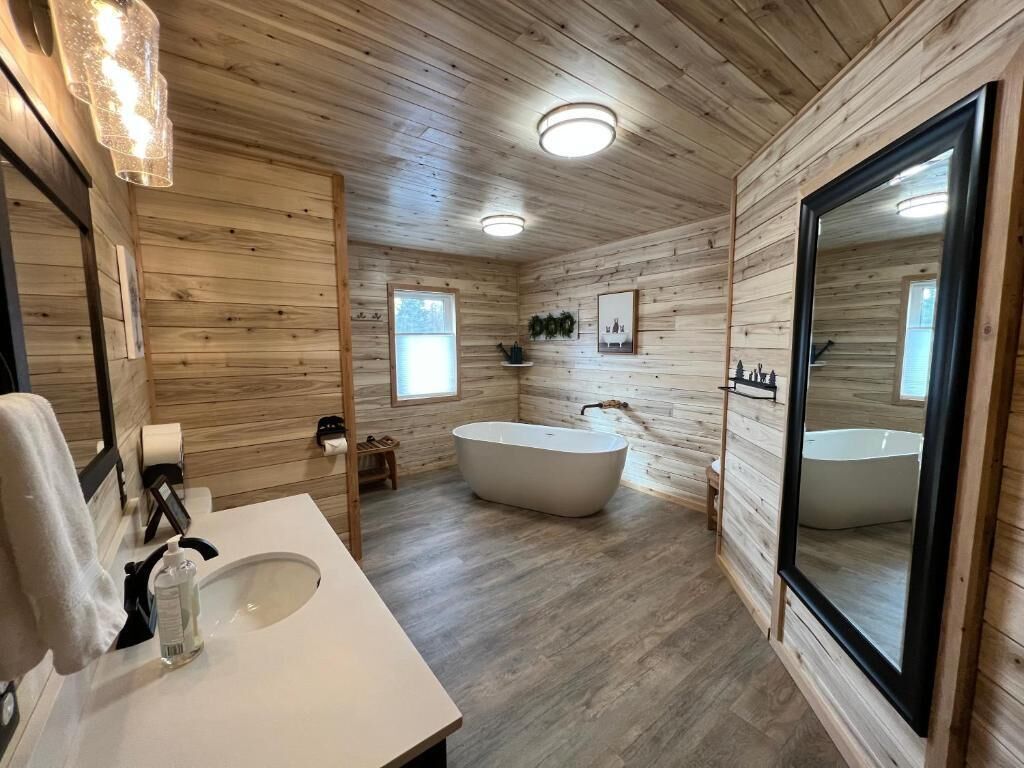 Luxury Suite, Patio | Bathroom
