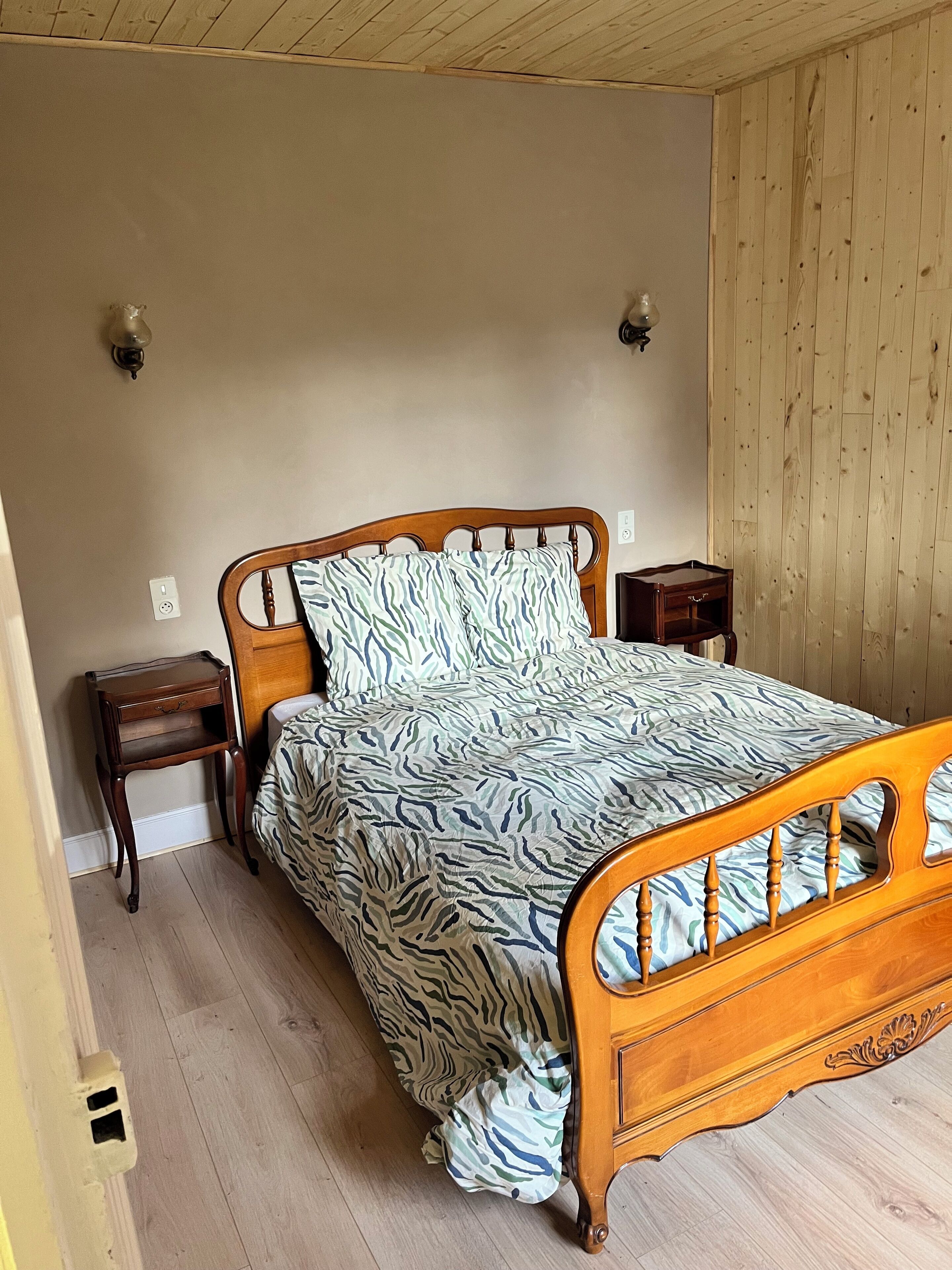 2 多间卧室、床单