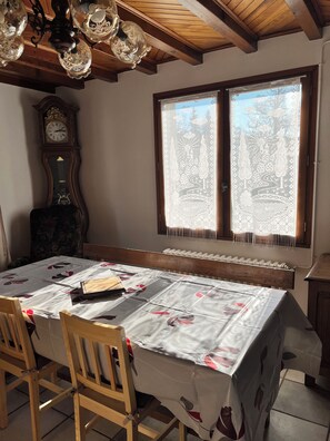 Dining - Country house (Les Ancizes-Comps)