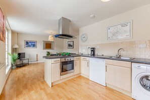 Private kitchen - Charming spacious Edinburgh city centre flat (Edinburgh)