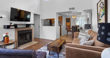 2-bedroom condo in tranquil Tucson with pool and mountain views.