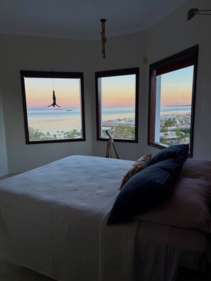 3 bedrooms, desk, iron/ironing board, free WiFi - Casa Hipocampo – Ocean Views, Pool & Comfort (La Paz)