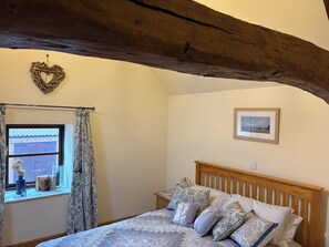 2 makuuhuonetta, silitysrauta/-lauta, Wi-Fi, vuodevaatteet