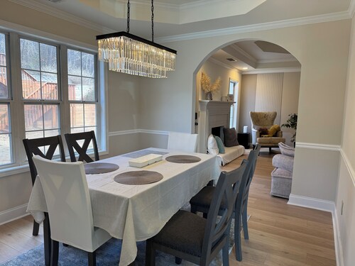 Charming 3-bedroom farmhouse with AC in Lawrenceville