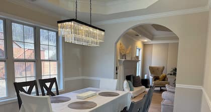 Charming 3-bedroom farmhouse with AC in Lawrenceville