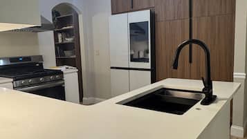 微波炉、烤箱、炉灶