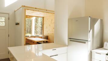 Geladeira, micro-ondas, fogão, cooktop