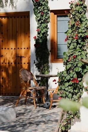 Outdoor dining - Pure House on the Lake (Lalla Takarkoust)