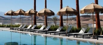 Pure House on the Lake