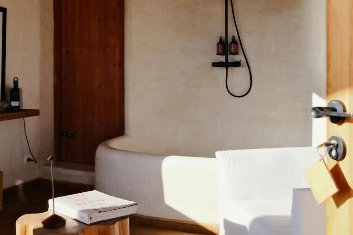 Doppelzimmer, Terrasse, Seeblick | Badezimmer | Hausschuhe