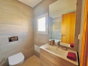Shower, hair dryer, towels, soap - Le Safran with pool and beach access at Taghazout Bay (Tamraght)