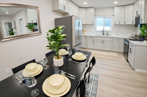 New 2BR 2BA Entire Home in Fullerton Family & Pet Friendly