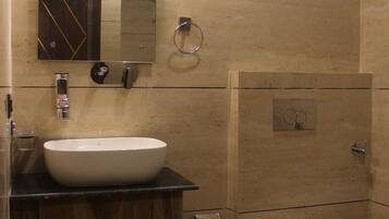 Ducha, toallas, jabón, shampoo