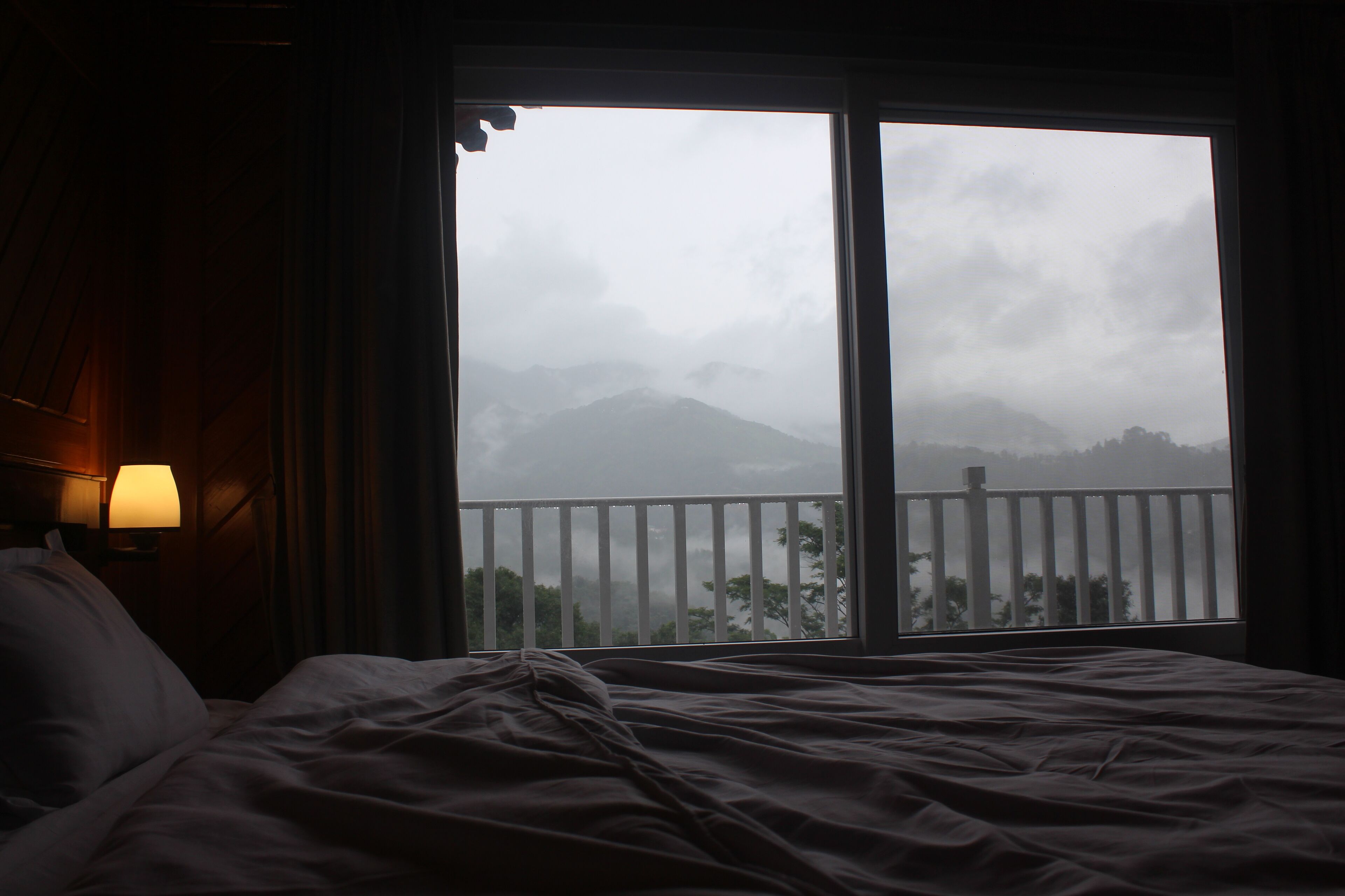 Luksushuone, parveke, näköala mäelle | Työpöytä, kannettavalle tietokoneelle sopiva työtila, ilmainen Wi-Fi