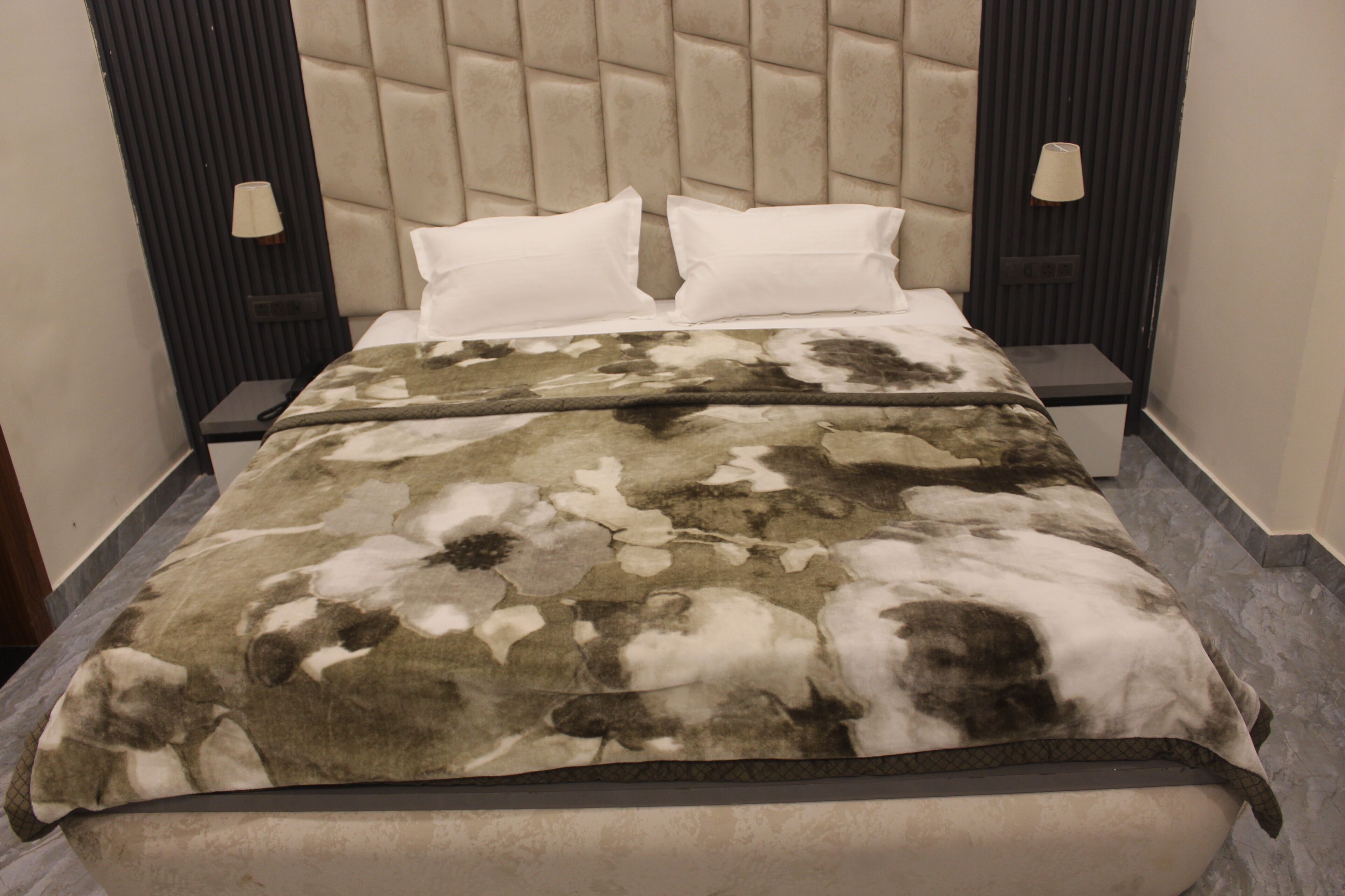 Deluxe-huone, parveke, näköala mäelle | Työpöytä, kannettavalle tietokoneelle sopiva työtila, ilmainen Wi-Fi