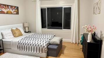 3 bedrooms, iron/ironing board, WiFi, bed sheets