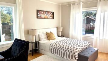 3 bedrooms, iron/ironing board, WiFi, bed sheets