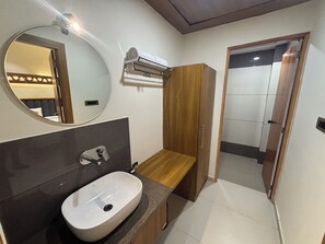 Classic Room | Bathroom | Shower, free toiletries, bathrobes, towels - Ramaya Motel & Resorts (Ujjain)