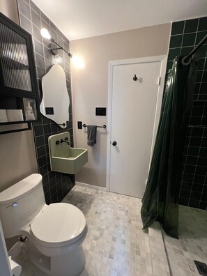 Shower, hair dryer, towels, soap - The Whimsy Hideaway in Austin, Texas! (Austin)