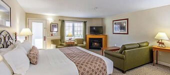 Deluxe 2 connected suites, 2 beds, 2 bath, full kitchen at the Eastern Slope Inn