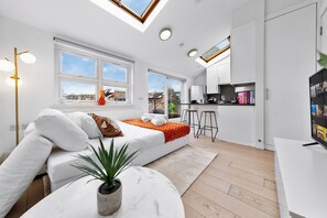 2 bedrooms, iron/ironing board, WiFi, bed sheets - Charming Kensington Retreat (London)