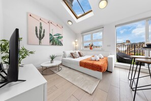 2 habitaciones, tabla de planchar con plancha, wifi y ropa de cama 