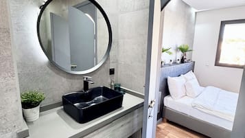 Desk, iron/ironing board, free WiFi, bed sheets