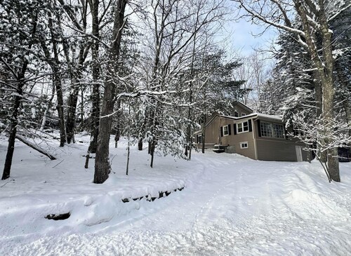 Heated Pool, Fire Pit & Forest Views  Poconos