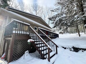 Exterior - Poconos Hideaway: Lakes & Trails by Promised Land (Palmyra Township)