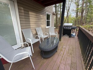 Property grounds - Poconos Hideaway: Lakes & Trails by Promised Land (Palmyra Township)