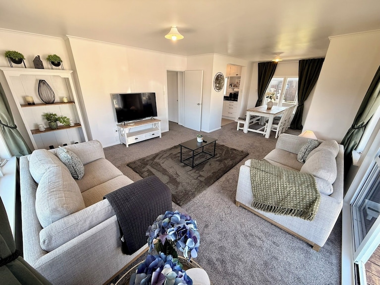 Mango Point Renovated Family Bach, Big Yard & Boat Parking A Minute From Lake - Mangakino