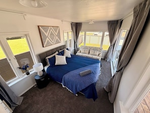 3 bedrooms, iron/ironing board, free WiFi, bed sheets - Mango Point – Renovated Family Bach, Big Yard & Boat Parking a minute from Lake (Mangakino)