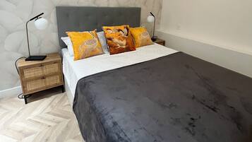 Iron/ironing board, WiFi (free), bed sheets