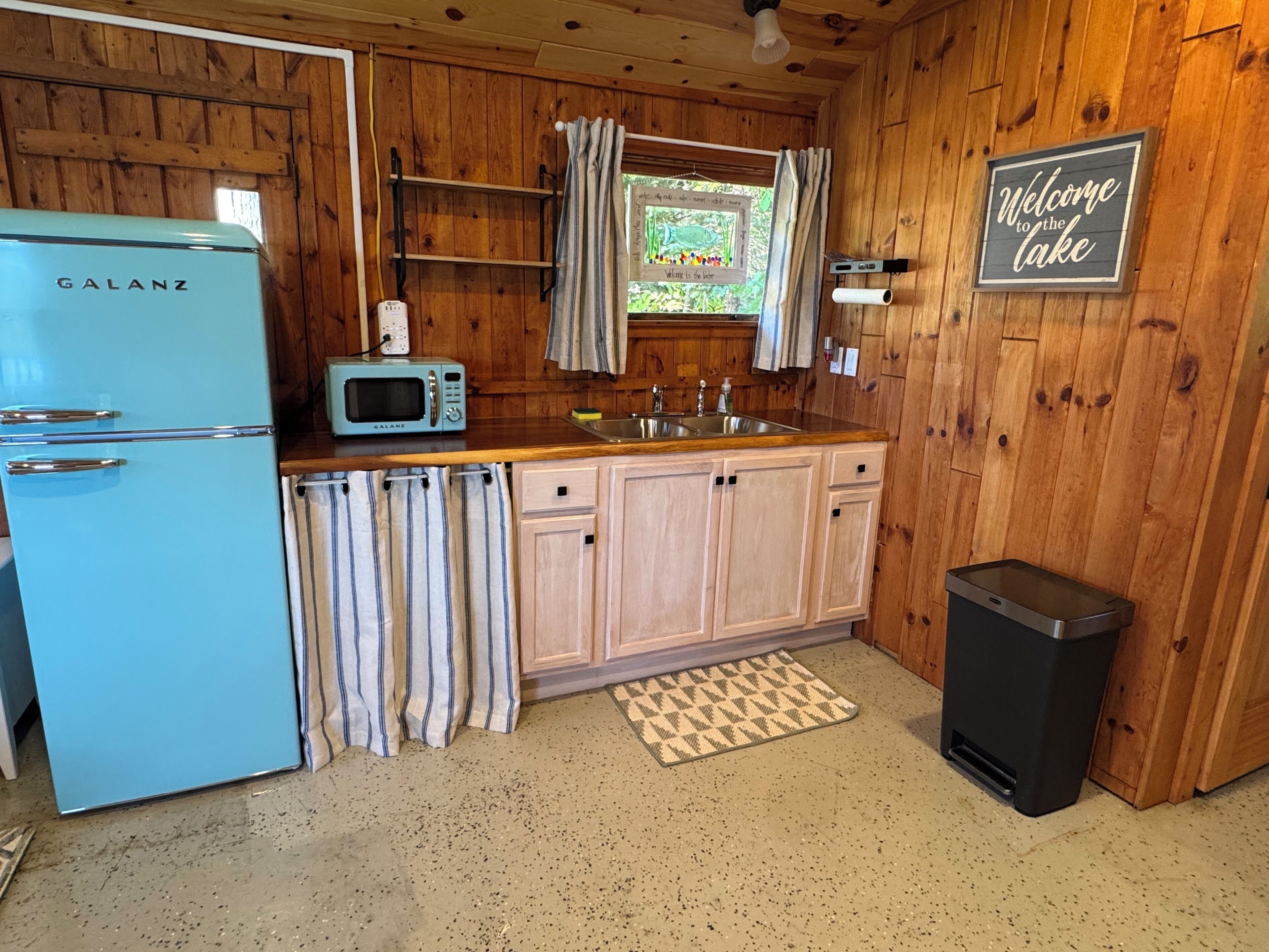 Fridge, microwave, coffee/tea maker, cookware/dishes/utensils