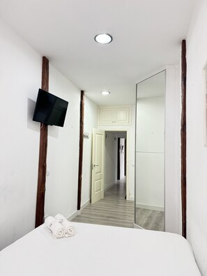 1 bedroom, iron/ironing board, free WiFi, bed sheets - Downtown Comfortable Apartment Gran Vía | 075 (Madrid)