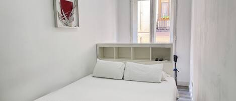 1 dormitorio, tabla de planchar con plancha, wifi gratis y ropa de cama