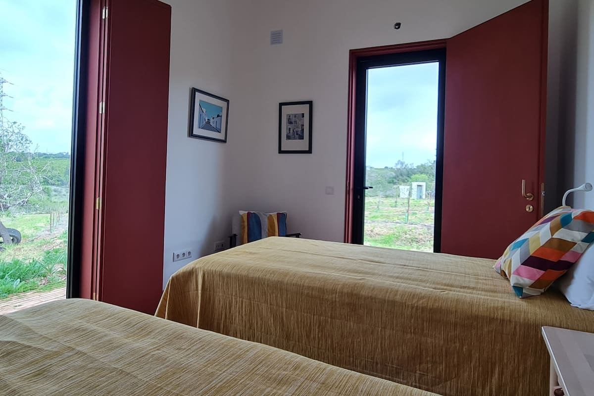 Kahden hengen huone (yksi tai kaksi sänkyä), näköala puutarhaan | Ilmainen Wi-Fi