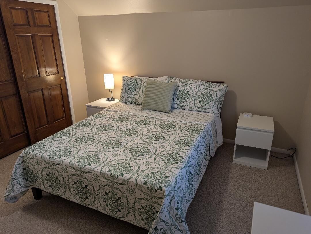 4 habitaciones, escritorio, tabla de planchar con plancha y wifi gratis 