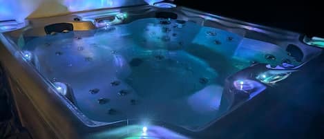 مغطس سبا خارجي