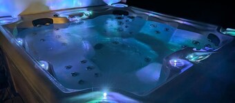 The Manx Manor - Fire Pit - 1.1 Acres - Hot Tub