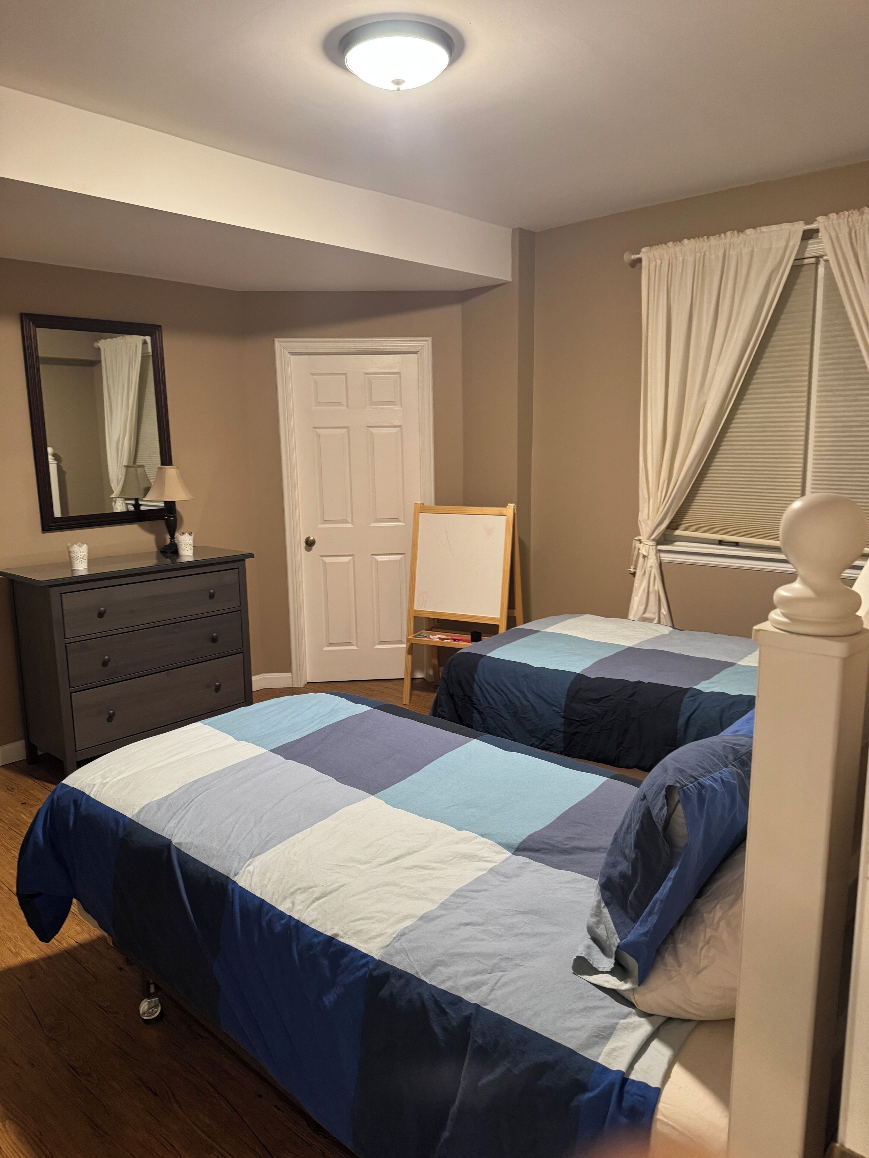 3 chambres, fer et planche à repasser, Wi-Fi, draps fournis