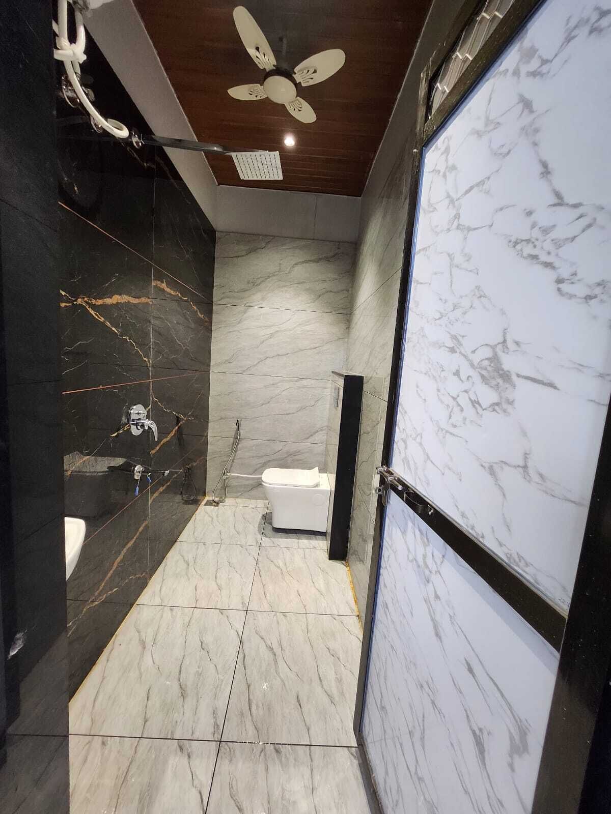 Classic Double Room | Bathroom | Shower, slippers, towels, soap