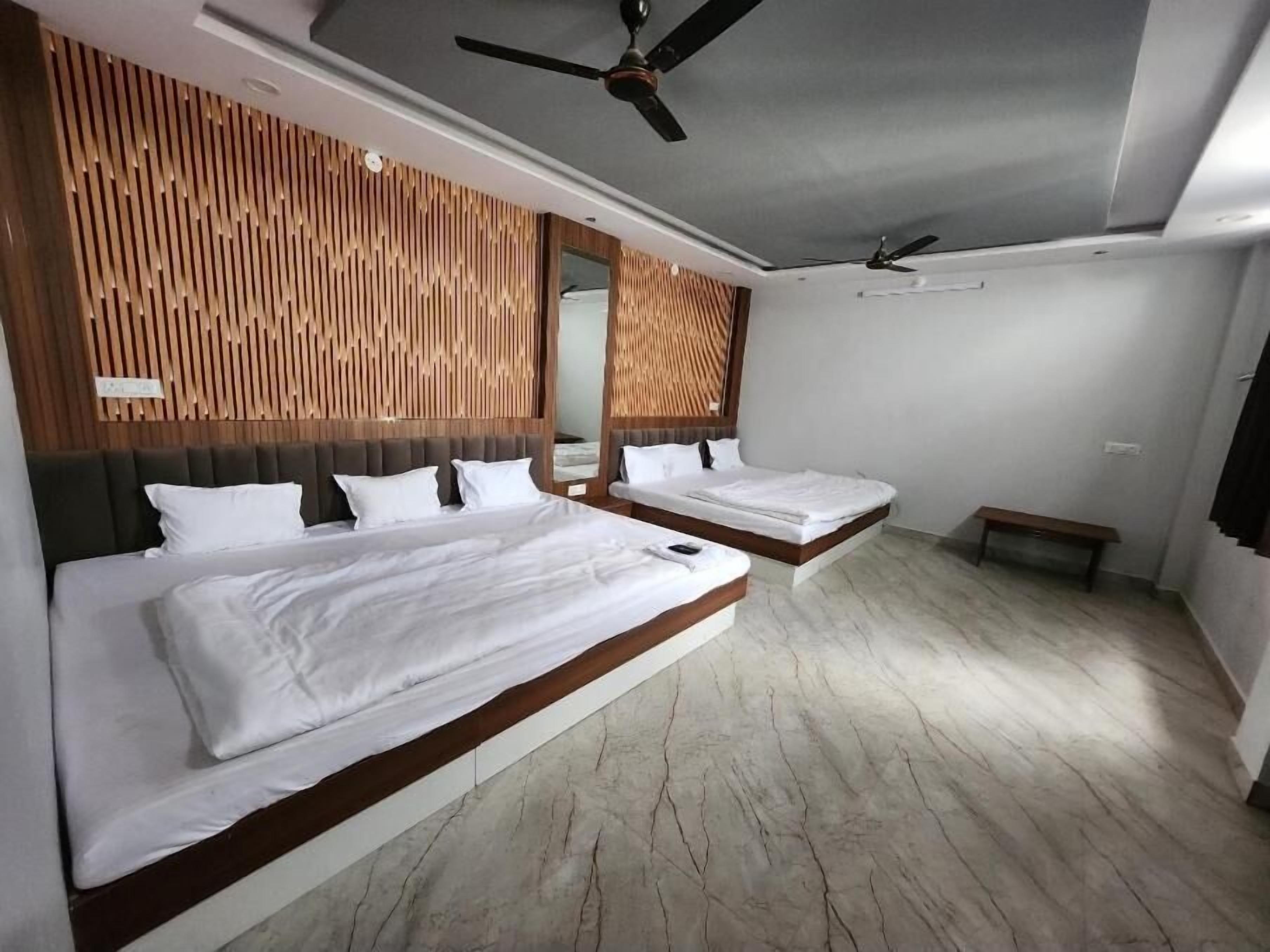 Family Studio, City View | In-room safe, blackout curtains, soundproofing, free WiFi