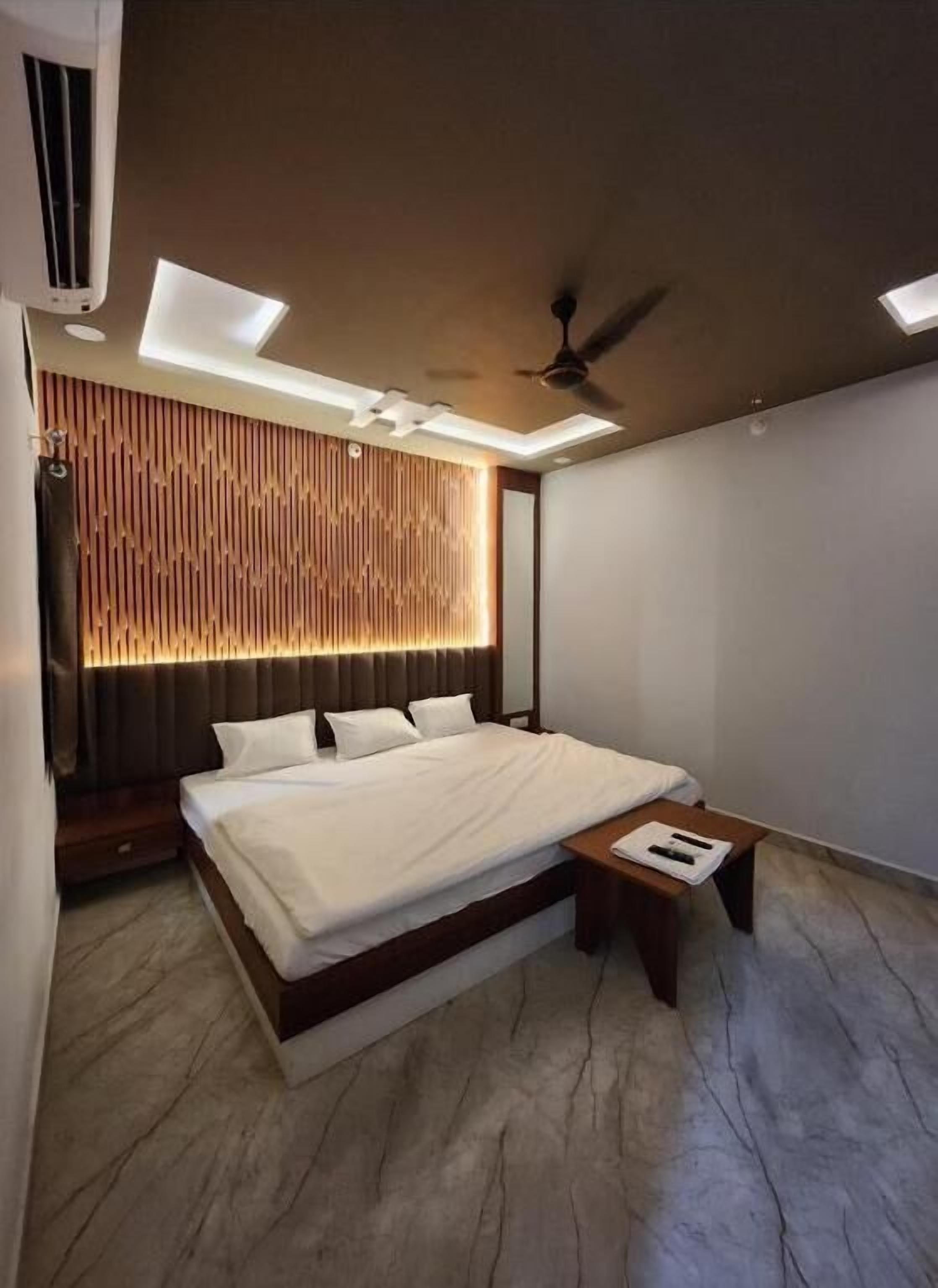 Deluxe Double Room, City View | In-room safe, blackout curtains, soundproofing, free WiFi