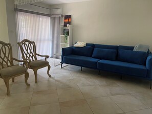 Living area - Gorgeous 3-bedroom apartment with garden in Bet Shemesh (Bet Shemesh)