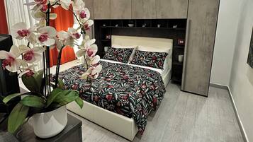 BĂŒgeleisen/BĂŒgelbrett, WLAN, BettwĂ€sche