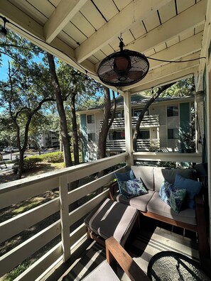 Property grounds - HHI Beach Retreat - Renovated & Ready to Relax (Hilton Head Island)