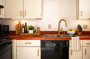 Microwave, oven, stovetop, dishwasher - Soulard Stay Near Busch, CITYPARK & Downtown STL (St. Louis)