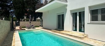 Apartment Moon - Happy Sun Apartments Sabunike, Croatia